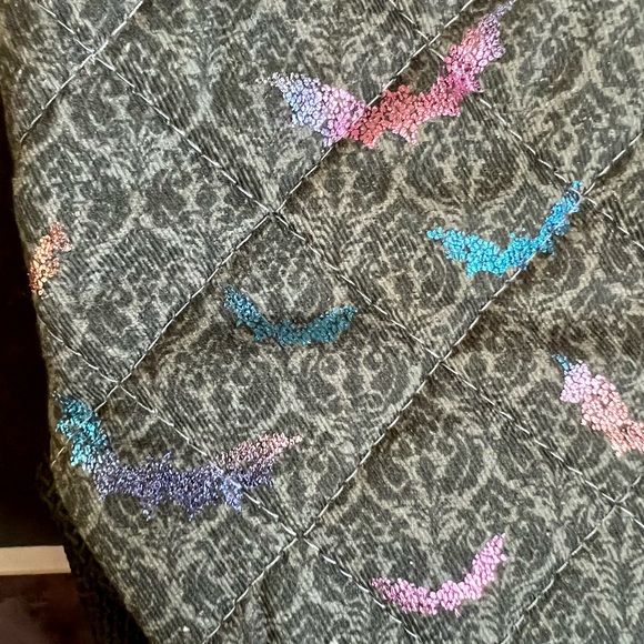 Set of 2 Halloween Metallic Flying Bats Mini Oven Mitts Goth - Picture 3 of 6